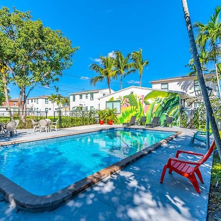 Renovated Apts With Kitchen, Fast Wifi, Smart Tv, Roku & Pool Onsite 4 Mi To Surfside Beach Apartment North Miami Exterior photo