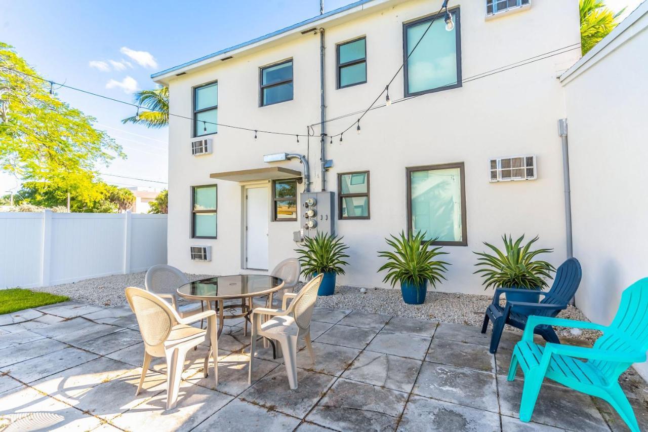 Renovated Apts With Kitchen, Fast Wifi, Smart Tv, Roku & Pool Onsite 4 Mi To Surfside Beach Apartment North Miami Exterior photo