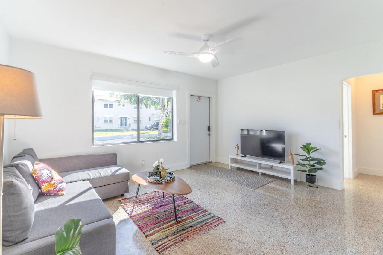 Renovated Apts With Kitchen, Fast Wifi, Smart Tv, Roku & Pool Onsite 4 Mi To Surfside Beach Apartment North Miami Exterior photo